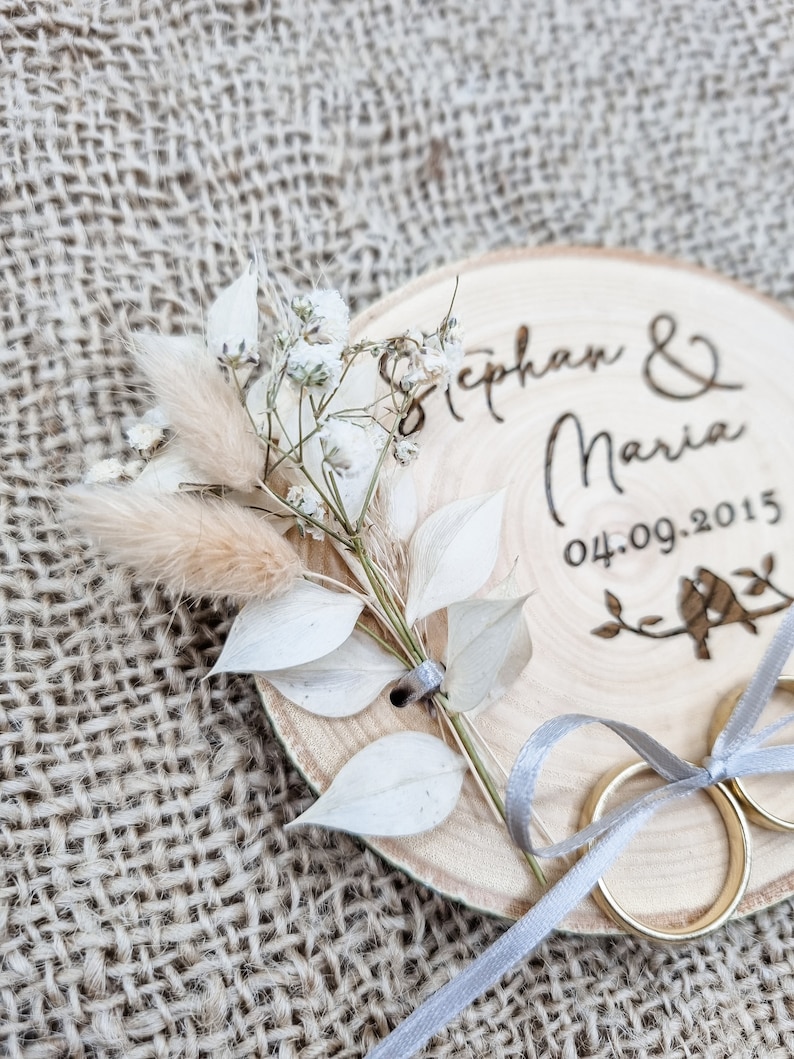 Ringkissen aus Holz mit Trockenblumen Baumscheibe Hochzeit Geschenk zum Jubiläum Trauringhalter mit Trockenblumen zdjęcie 3