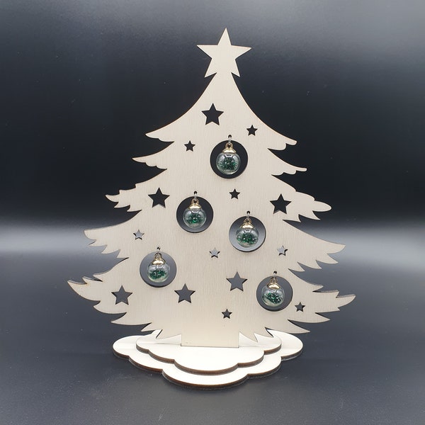Tischdeko Weihnachtsbaum mit Smaragd grünen Kugeln