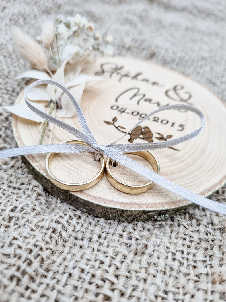 Ringkissen aus Holz mit Trockenblumen Baumscheibe Hochzeit Geschenk zum Jubiläum Trauringhalter mit Trockenblumen zdjęcie 2