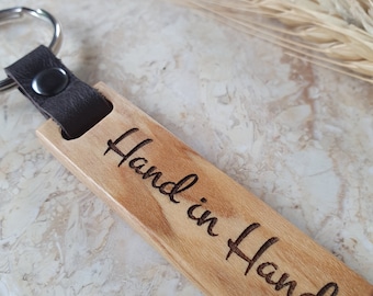 Schlüsselanhänger aus Holz personalisiert, mit Lederband, Name, Geschenk, Partner