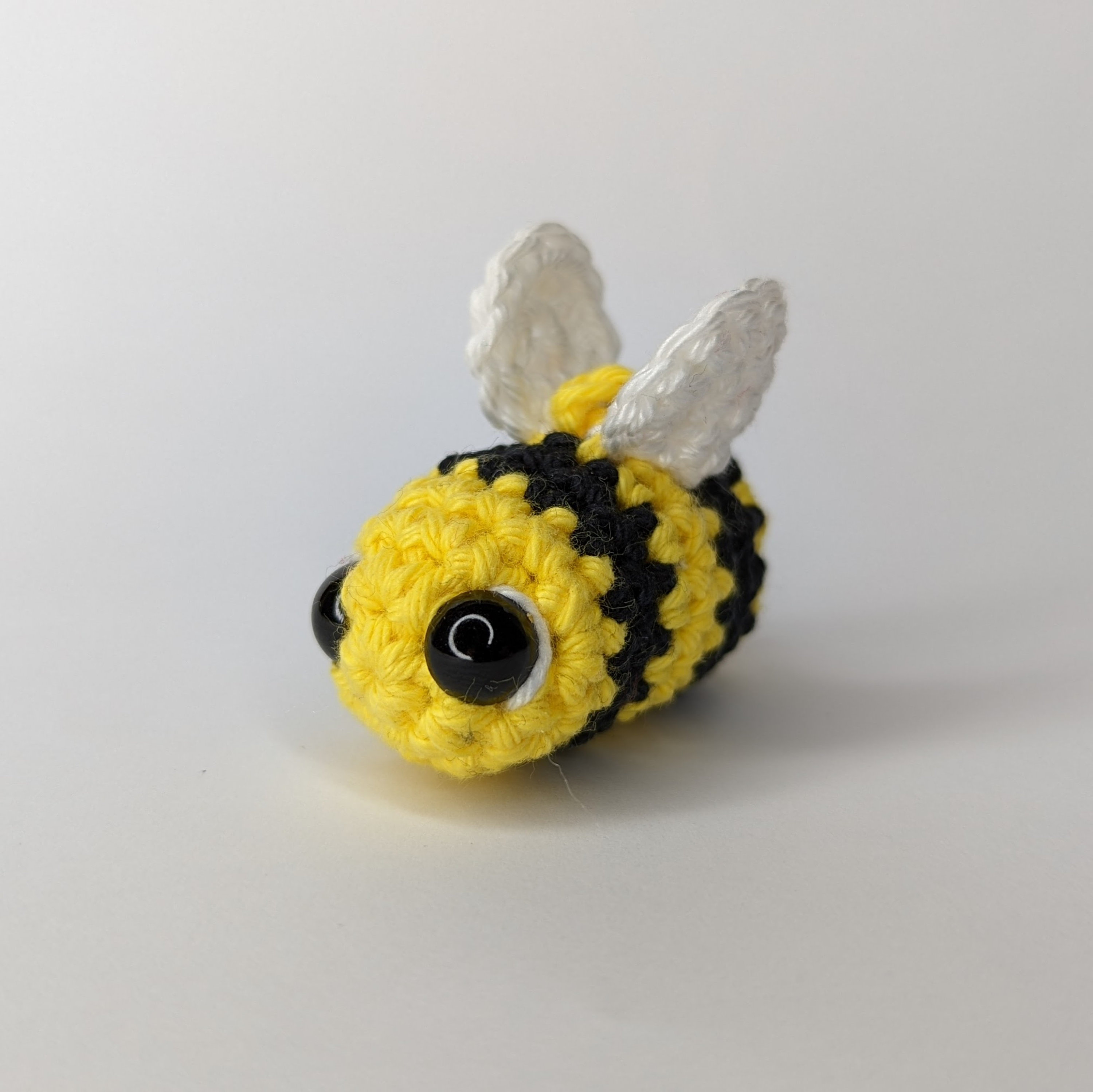 Crochet Bee Keychain | Bag Charm Keyring | Insect Gift - Etsy