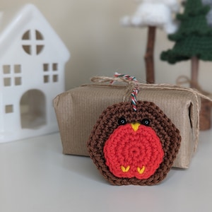 Étiquette cadeau Robin au crochet faite main | Étiquette cadeau de Noël | Ornement mignon de Robin | Ornement d'oiseau rustique