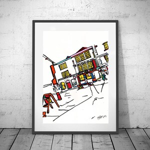 Puede incluir: Lámina artística enmarcada que presenta una colorida ilustración abstracta de una fachada de edificio. La obra utiliza líneas audaces y colores vibrantes, incluyendo rojo, amarillo y azul, para representar ventanas y detalles arquitectónicos.