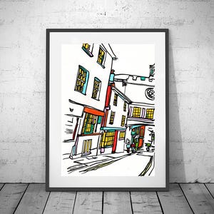 Puede incluir: Una impresión artística enmarcada de una escena callejera. La obra presenta edificios con escaparates y ventanas coloridas, representados en arte lineal negro con acentos de rojo, naranja, amarillo y azul. La impresión se muestra en un marco negro.