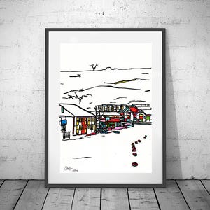 Puede incluir: Lámina artística enmarcada que representa un paisaje colorido con edificios y una colina distante. La obra de arte utiliza contornos negros audaces y colores vibrantes, incluyendo rojo, amarillo y azul, sobre un fondo blanco. La impresión está enmarcada en negro.