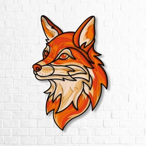 Puede incluir: Una ilustración detallada de una cabeza de zorro naranja y marrón con un estilo de corte de papel en capas. La cabeza del zorro está mirando hacia la izquierda, con la boca ligeramente abierta y los ojos mirando hacia adelante.
