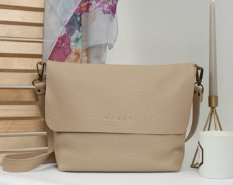 Bolso bandolera de cuero beige claro: bolso de hombro hecho a mano, correa ajustable.