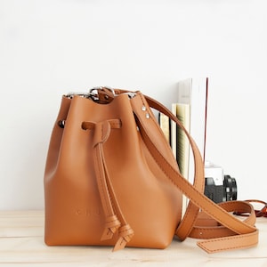 Handmade Leather Bucket Crossbody Bag: Adjustable Strap, 4 Colors