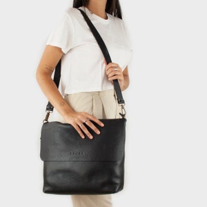Full grain leather shoulder bag with zip. Handmade crossbody bag women. Everyday bags for women. Travel Bag. Available in 23 colors. Joy XL Black - Floater