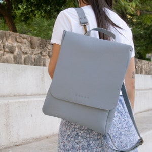 Vollnarbenleder Rucksack Frauen. Handgemachter Laptop Rucksack. Wandelbare Ledertasche für Damen. Minimalistische Arbeitstasche. Reiserucksack.BIG LEA