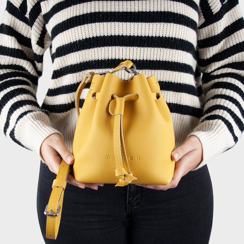 Emmer Crossbodytassen. Handgemaakte leren handtassen voor dames. Kleine Crossbody portemonnee. Verjaardagscadeau voor haar. Uniek cadeau voor vrouwen. MAGIE afbeelding 6