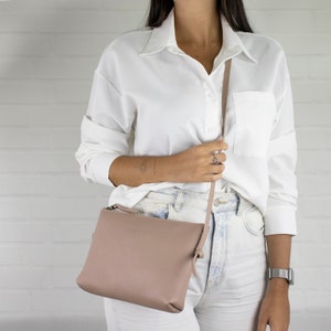 Bolso bandolera pequeño. Bolso de mujer en piel auténtica. Bolso de diario para uso casual. Bolso bandolera pequeño con cremallera. Bolso de hombro para mujer. ZOE
