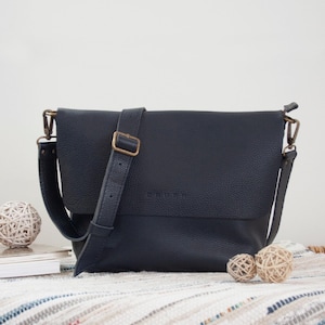 Handmade Leather Crossbody Bag: Minimalist Everyday Purse, Gift for Mom