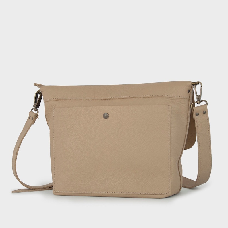 Leder Umhängetasche für Damen. Große Crossbody Bag für jeden Tag. Handgemachte Geschenke für Sie. Minimalistische Arbeitstaschen und Geldbörsen.. 13 Farben. Freude L Bild 3