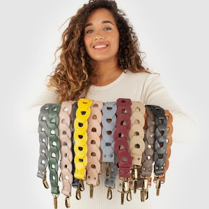 Correa personalizable para bolso de cuero: eslabones trenzados multicolores, diseño intercambiable.