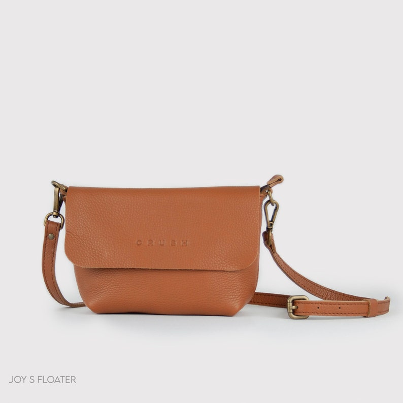 Cute leather crossbody bag for women made by craftsmen in Spain. Handmade gift for women. Available in 13 colors and 4 sizes. JOY Leather - Floater