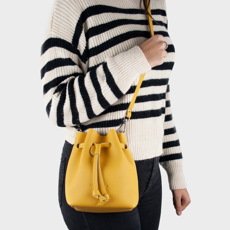 Emmer Crossbodytassen. Handgemaakte leren handtassen voor dames. Kleine Crossbody portemonnee. Verjaardagscadeau voor haar. Uniek cadeau voor vrouwen. MAGIE afbeelding 7