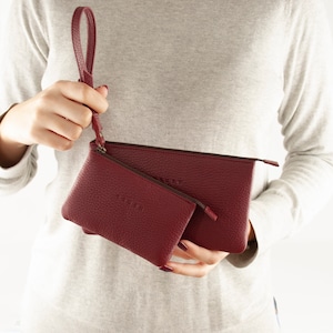 Carteira feminina de couro artesanal. Porta-moedas em couro macio. Pacote de couro minimalista. Presentes para mulheres. Bolsa Hobo. Disponível em 6 cores. GINA