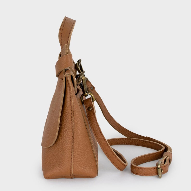 Leren crossbodytas. Draagtas voor dames. Handgemaakte leren handtassen. Leren schoudertas. Crossbody portemonnee. Gepersonaliseerde cadeau voor haar. afbeelding 4