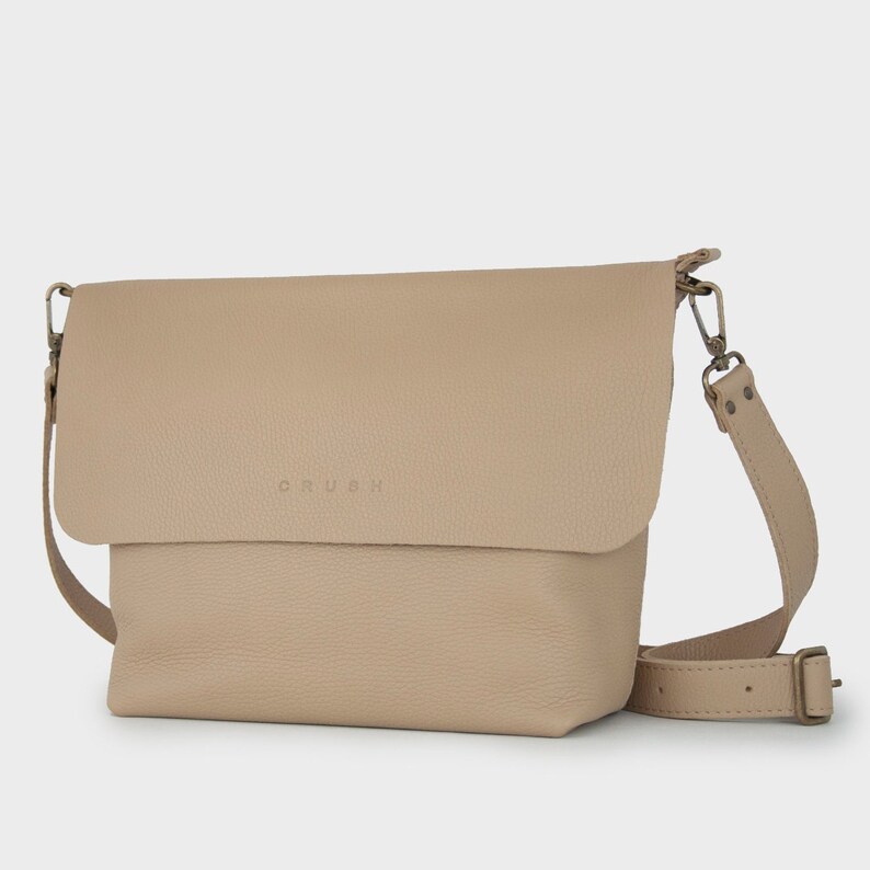 Leder Umhängetasche für Damen. Große Crossbody Bag für jeden Tag. Handgemachte Geschenke für Sie. Minimalistische Arbeitstaschen und Geldbörsen.. 13 Farben. Freude L Bild 2