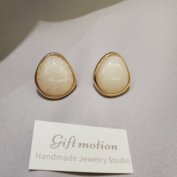 Clip On Earrings, Natural Shell Earring Clip, Gold Plated Earring Clips, Gift For Her, Minimalist Earring, Earrings for Women, CE03