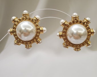 Clip On Earrings, Earring Clips, Pearl Earrings, Cool Earring Clips, Bridal Earrings, Gift For Her, Gift for Women, Earrings for Women