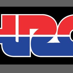 Könnte beinhalten: Ein rot-weiß-blaues Logo mit den Buchstaben "HRC" in einer fetten, stilisierten Schrift.
