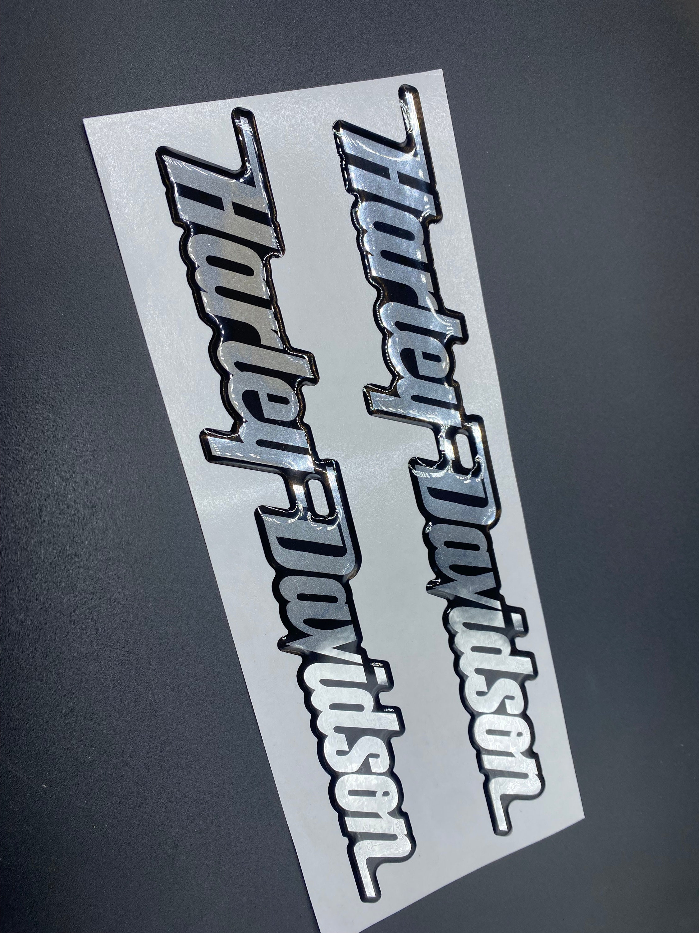 Harley Davidson CVO Custom 3D HD Fuel Emboss gegraveerde hars tank, gebogen embleem, helm, vlakke en gebogen oppervlakken - België