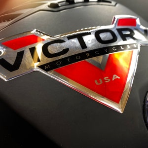 Adesivo em gel - homenagem à Victory Motorcycle - para superfícies planas e curvas, capacete de moto e tanque de combustível