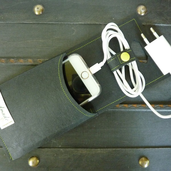 Mobile phone charging case made of vegan washpaper - mobile charging station for all smartphones