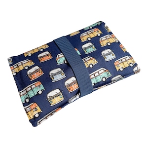 Tabaksbuidel blauw met elastische band van stof, buspatroon met rits BULLI