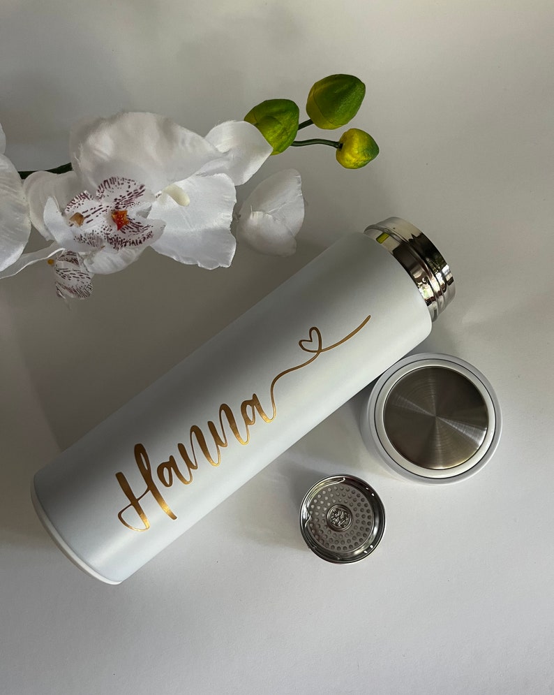 Wunderschöne Isolierflasche mit Tee-Sieb, Thermosflasche, Trinkflasche mit Namen personalisiert tolles Geschenk für Frau / Mann / Geburtstag Schneeweiß