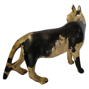 A Hand-Painted Wooden Cat Figurine - Folk Art Decor |Traditional Decor|home Decor