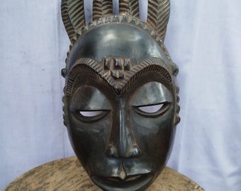 Hand-Carved Pende Mask: African Wood Wall Hanging Art