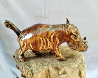 手彫りのイボイノシシの彫刻: カンバ族の木製「ンギリ」アート - Etsy 日本