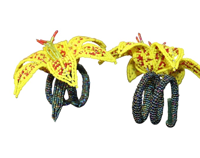 Beaded Yellow Tiger Lily Napkin Rings Set of 6pcs, African Wire Seed Bead Flower Holders, Boho Summer Table Decor Gift