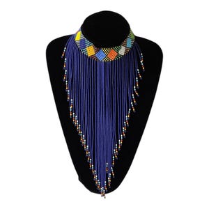 青いビーズのチョーカーネックレス：マサイ族の伝統的なアフリカの