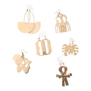 Vente en gros Boucles d'oreilles en laiton africain, motifs assortis Ankh Afro Pick, carte de l'Afrique, feuille de Monstera, look fait main, lot de bijoux ethniques pour elle