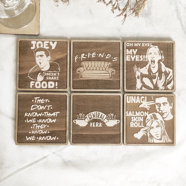 Lot de 6 sous-verres en bois Friends • Joey, Sofa, Phoebe, Central Perk, Unagi et They Know • Bois • Cadeau • Geek • Personnalisation