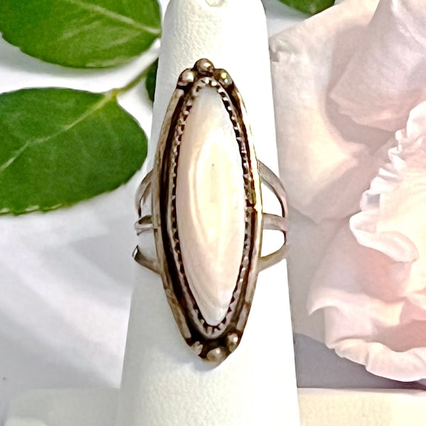 Beautiful Signed Native American Mother of Pearl 900 Silver Ring Size 6