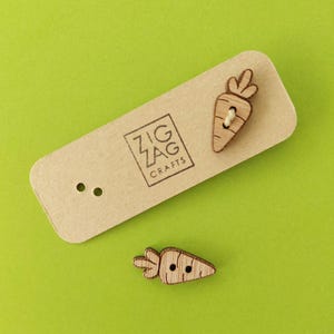Carrot buttons - carrot pin - wooden buttons - quirky sew on tag