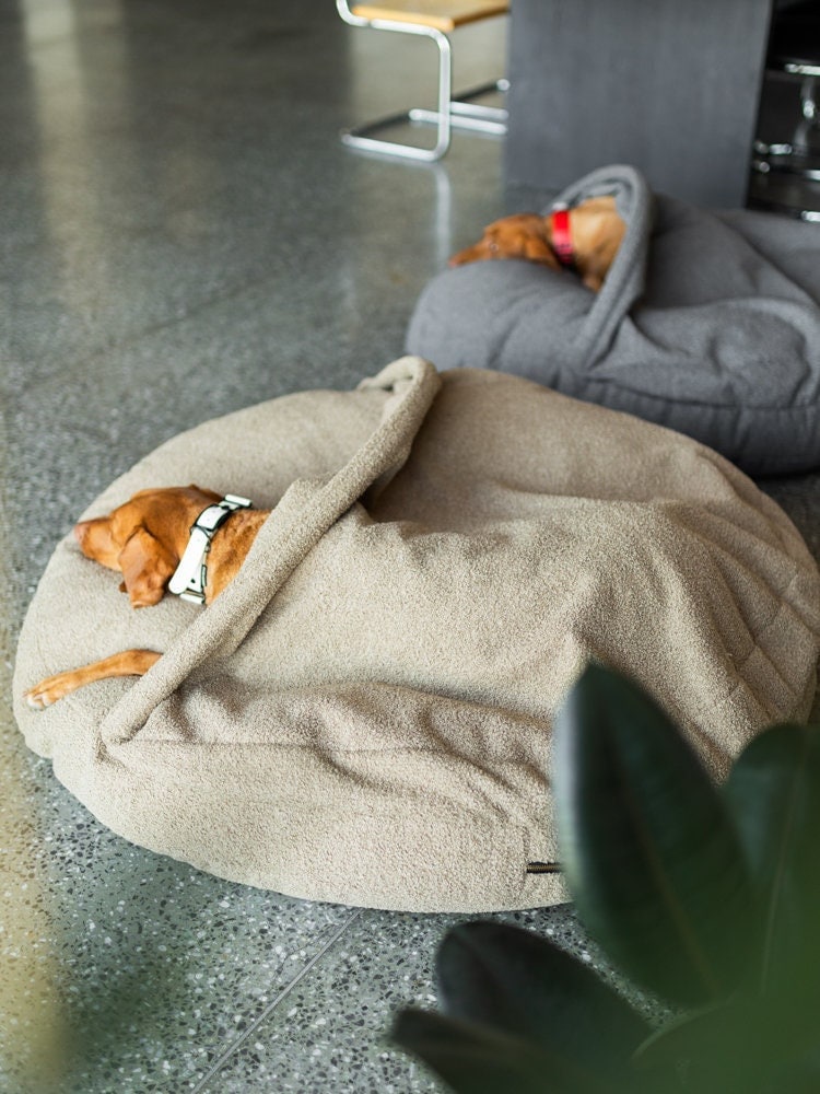 Katzenbett Mit Kapuze – 35 Cm, Weicher Plüsch, Rutschfeste Unterseite, Waschbar, Für Katzen & Kleine Hunde