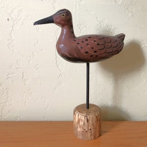 Carved Wood Shorebird On Spalted Maple Wood, Rustic Vintage Shorebird Decoy On Wood, Bird Sculpture, Coastal Beach House, Cottage Decor