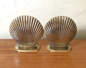 Vintage Brass Shell Bookends SET OF 2, Solid Brass Seashell Bookends. Hollywood Regency,  Brass Scallop Shell Bookends