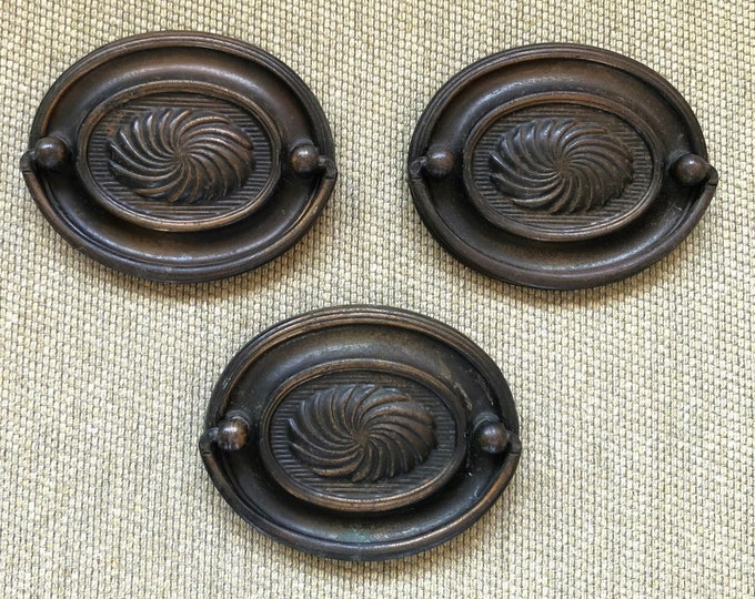 Vintage Hepplewhite Drawer Pulls 1 AVAILABLE, Oval Swirl Design, Antique Brass Color Dresser