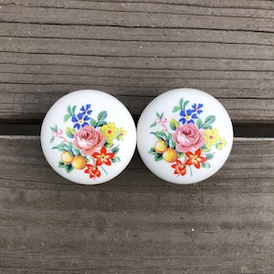 Vintage White Ceramic Floral Drawer Knobs Set Of 2, Flower Dresser Knobs, Shabby Chic, Cabinet Knobs, Cottage Decor, Farmhouse