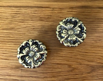 Vintage Brass Flower Drawer Knobs French Provincial 2 AVAILABLE, Large Round Drawer Pulls, Floral Knobs, Dresser Knobs, Cabinet Knobs