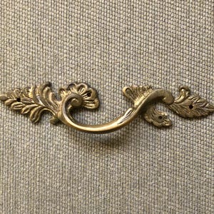 Vintage French Provincial Brass Drawer Pulls, French Country Dresser Pulls, Victorian Cabinet Pulls, Ornate