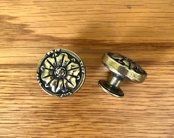 Vintage Solid Brass Floral Drawer Knobs SETS OF 2, Brass Flower Knobs, Brass Floral Drawer Pulls, Dresser Knobs, Cabinet Knobs, Amerock