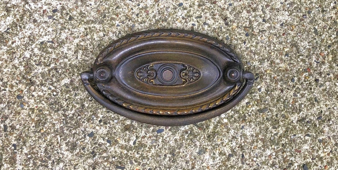 Vintage Hepplewhite Drawer Pulls Antique Brass Color 2 AVAILABLE, Oval